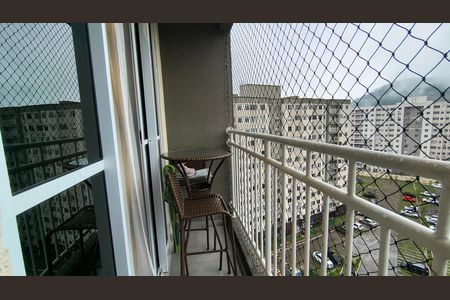 Varanda  de apartamento à venda com 3 quartos, 60m² em Camorim, Rio de Janeiro