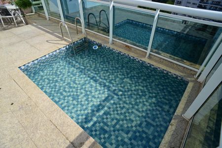 Apartamento à venda com 250m², 4 quartos e 3 vagas Apartamento à venda com 250m², 4 quartos e 3 vagasPiscina