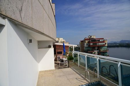 Apartamento à venda com 250m², 4 quartos e 3 vagas Apartamento à venda com 250m², 4 quartos e 3 vagasCobertura