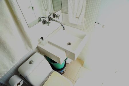 Apartamento à venda com 250m², 4 quartos e 3 vagas Apartamento à venda com 250m², 4 quartos e 3 vagasBanheiro de Apoio