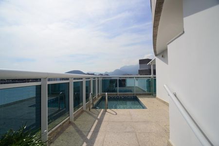 Apartamento à venda com 250m², 4 quartos e 3 vagas Apartamento à venda com 250m², 4 quartos e 3 vagasPiscina