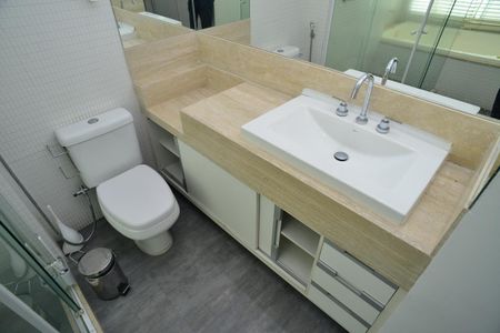 Apartamento à venda com 250m², 4 quartos e 3 vagas Apartamento à venda com 250m², 4 quartos e 3 vagasBanheiro Suíte Principal