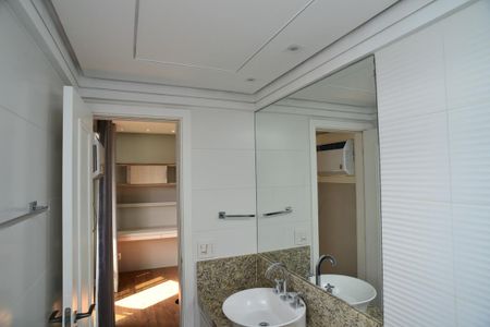 Apartamento à venda com 250m², 4 quartos e 3 vagas Apartamento à venda com 250m², 4 quartos e 3 vagasBanheiro Suíte 1
