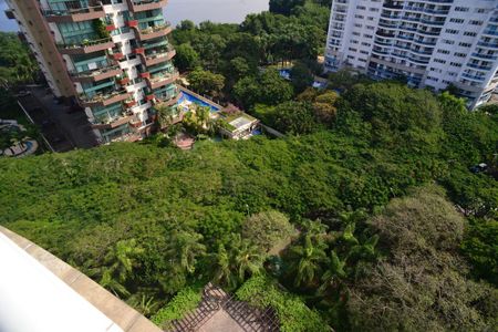 Apartamento à venda com 250m², 4 quartos e 3 vagas Apartamento à venda com 250m², 4 quartos e 3 vagasVista da Varanda
