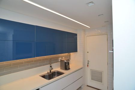 Apartamento à venda com 250m², 4 quartos e 3 vagas Apartamento à venda com 250m², 4 quartos e 3 vagasCozinha
