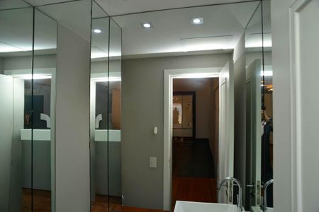 Apartamento à venda com 250m², 4 quartos e 3 vagas Apartamento à venda com 250m², 4 quartos e 3 vagasLavabo