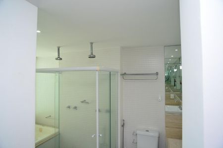 Apartamento à venda com 250m², 4 quartos e 3 vagas Apartamento à venda com 250m², 4 quartos e 3 vagasBanheiro Suíte Principal