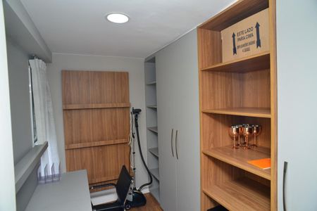 Apartamento à venda com 250m², 4 quartos e 3 vagas Apartamento à venda com 250m², 4 quartos e 3 vagasEscritório