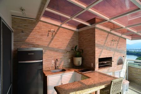 Apartamento à venda com 250m², 4 quartos e 3 vagas Apartamento à venda com 250m², 4 quartos e 3 vagasChurrasqueira/Área Gourmet