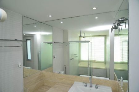 Apartamento à venda com 250m², 4 quartos e 3 vagas Apartamento à venda com 250m², 4 quartos e 3 vagasBanheiro Suíte Principal