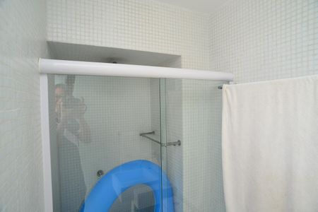 Apartamento à venda com 250m², 4 quartos e 3 vagas Apartamento à venda com 250m², 4 quartos e 3 vagasBanheiro de Apoio