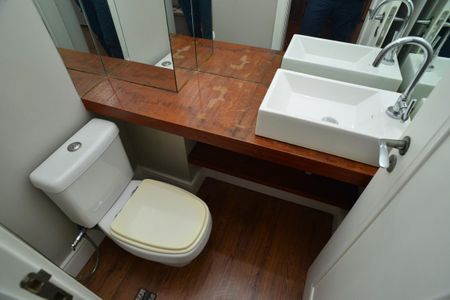 Apartamento à venda com 250m², 4 quartos e 3 vagas Apartamento à venda com 250m², 4 quartos e 3 vagasLavabo