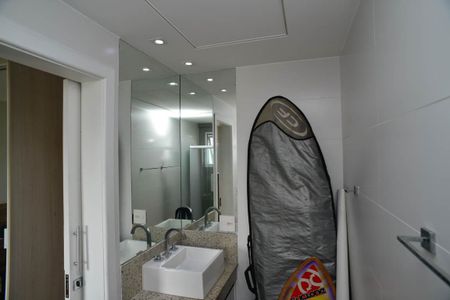 Apartamento à venda com 250m², 4 quartos e 3 vagas Apartamento à venda com 250m², 4 quartos e 3 vagasBanheiro Suíte 2