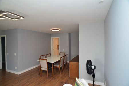 Apartamento à venda com 250m², 4 quartos e 3 vagas Apartamento à venda com 250m², 4 quartos e 3 vagasSala