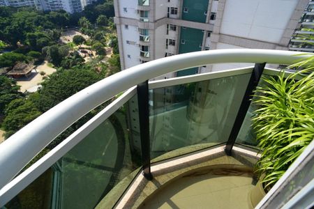 Apartamento à venda com 250m², 4 quartos e 3 vagas Apartamento à venda com 250m², 4 quartos e 3 vagasSacada Suíte 1