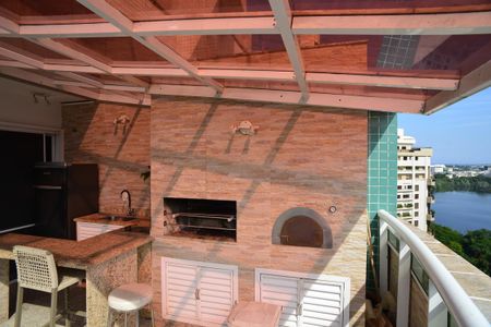 Apartamento à venda com 250m², 4 quartos e 3 vagas Apartamento à venda com 250m², 4 quartos e 3 vagasChurrasqueira/Área Gourmet
