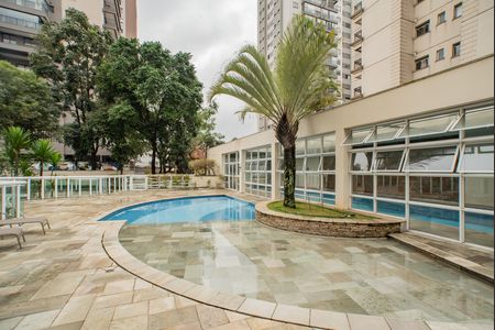 Apartamento à venda com 128m², 3 quartos e 2 vagas Apartamento à venda com 128m², 3 quartos e 2 vagasÁrea comum - Piscina