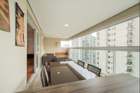 Apartamento à venda com 128m², 3 quartos e 2 vagas Apartamento à venda com 128m², 3 quartos e 2 vagasVaranda gourmet