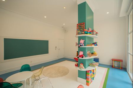 Apartamento à venda com 128m², 3 quartos e 2 vagas Apartamento à venda com 128m², 3 quartos e 2 vagasÁrea comum - Brinquedoteca
