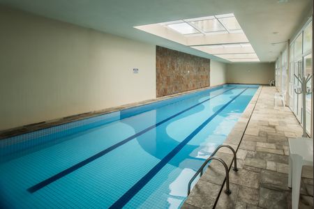 Apartamento à venda com 128m², 3 quartos e 2 vagas Apartamento à venda com 128m², 3 quartos e 2 vagasÁrea comum - Piscina coberta