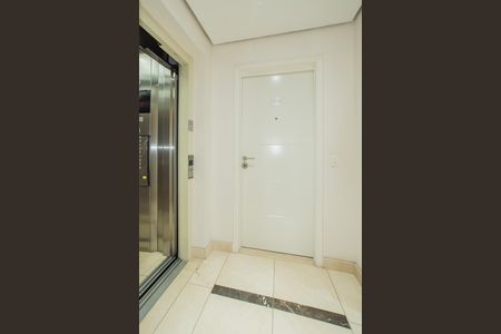 Apartamento à venda com 128m², 3 quartos e 2 vagas Apartamento à venda com 128m², 3 quartos e 2 vagasHall privativo