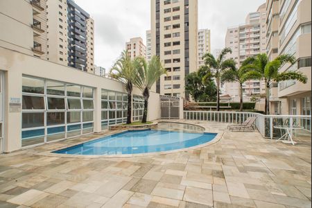 Apartamento à venda com 128m², 3 quartos e 2 vagas Apartamento à venda com 128m², 3 quartos e 2 vagasÁrea comum - Piscina