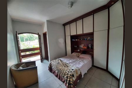 Casa à venda com 159m², 3 quartos e 2 vagas