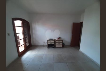 Casa à venda com 3 quartos, 159m² em Jardim Tremembe, São Paulo