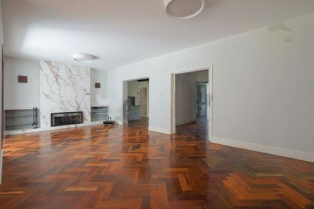 Casa à venda com 426m², 4 quartos e 9 vagas