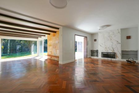 Casa à venda com 426m², 4 quartos e 9 vagas