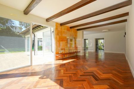 Casa à venda com 426m², 4 quartos e 9 vagas
