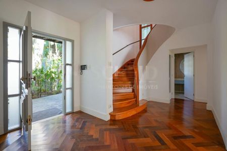 Casa à venda com 426m², 4 quartos e 9 vagas
