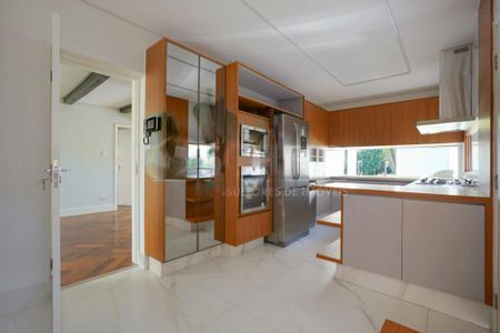 Casa à venda com 426m², 4 quartos e 9 vagas
