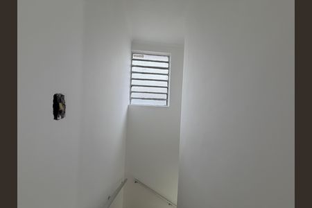 Casa para alugar com 120m², 2 quartos e 2 vagas Casa para alugar com 120m², 2 quartos e 2 vagasEscada