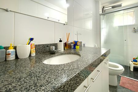 Apartamento à venda com 100m², 3 quartos e 2 vagas Apartamento à venda com 100m², 3 quartos e 2 vagasBanheiro