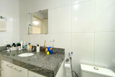Apartamento à venda com 100m², 3 quartos e 2 vagas Apartamento à venda com 100m², 3 quartos e 2 vagasBanheiro