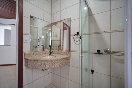 Casa para alugar com 180m², 3 quartos e 4 vagasBanheiro da Suíte