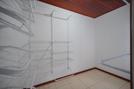 Casa para alugar com 180m², 3 quartos e 4 vagasCloset da suíte