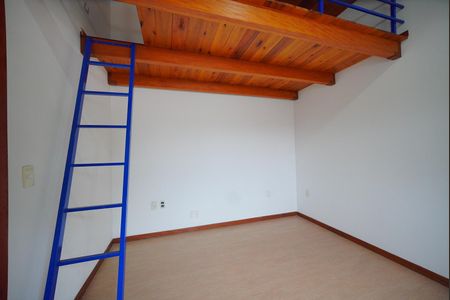 Casa para alugar com 180m², 3 quartos e 4 vagasEscada do mezanino Quarto 3