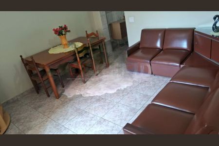 Casa à venda com 3 quartos, 136m² em Vila Inglesa, São Paulo