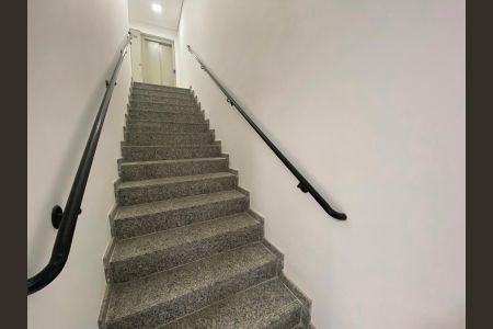 Studio para alugar com 22m², 1 quarto e sem vaga Studio para alugar com 22m², 1 quarto e sem vagaescada