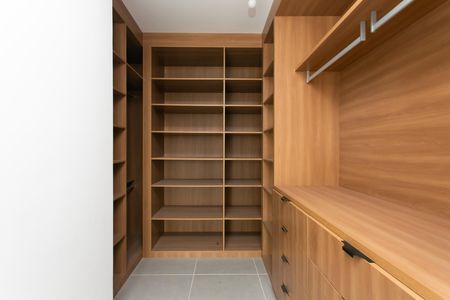 Apartamento à venda com 100m², 3 quartos e 2 vagas Apartamento à venda com 100m², 3 quartos e 2 vagasCloset da Suíte