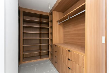Apartamento à venda com 100m², 3 quartos e 2 vagas Apartamento à venda com 100m², 3 quartos e 2 vagasCloset da Suíte