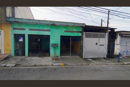 Casa para alugar com 40m², 2 quartos e sem vaga Casa para alugar com 40m², 2 quartos e sem vagaFachada
