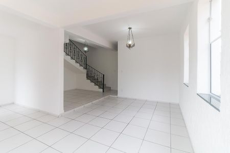 Casa para alugar com 167m², 4 quartos e 2 vagas Casa para alugar com 167m², 4 quartos e 2 vagasSala