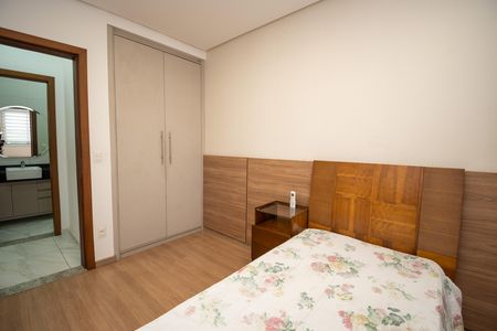 Casa para alugar com 306m², 2 quartos e 2 vagas