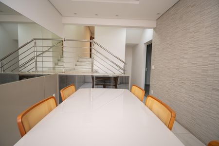 Casa para alugar com 306m², 2 quartos e 2 vagas