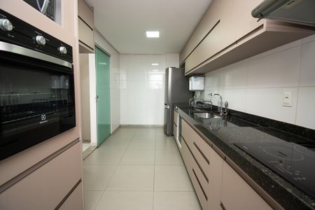 Casa para alugar com 306m², 2 quartos e 2 vagas
