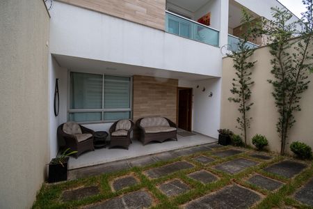 Casa para alugar com 306m², 2 quartos e 2 vagas