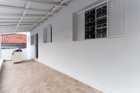 Casa para alugar com 182m², 2 quartos e 1 vaga Casa para alugar com 182m², 2 quartos e 1 vagaVaranda